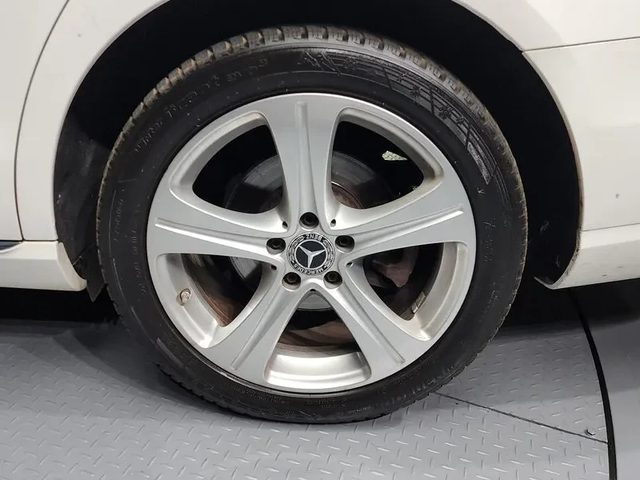 Mercedes-Benz E 220 Avantgarde - автомобили, коли, обяви за нови и употребявани 4