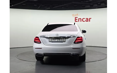 mercedes-benz-e-220 - 3