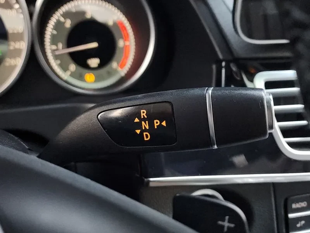 Mercedes-Benz E 220 Bluetech Avant Garde Sport - автомобили, коли, обяви за нови и употребявани 8