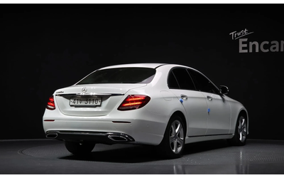 mercedes-benz-e-220 - 1