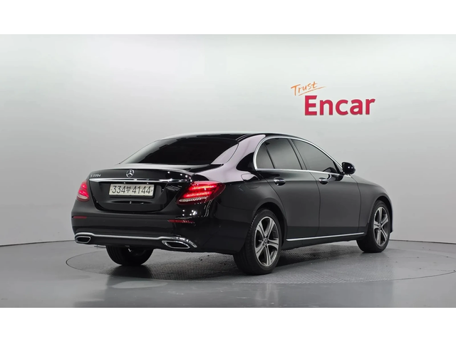 Mercedes-Benz E 220 W213 E220D - автомобили, коли, обяви за нови и употребявани 1