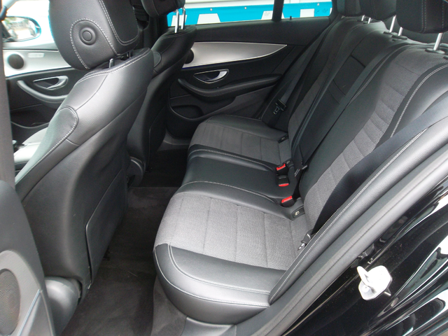 Mercedes-Benz E 220 4matic AMG line - автомобили, коли, обяви за нови и употребявани 6