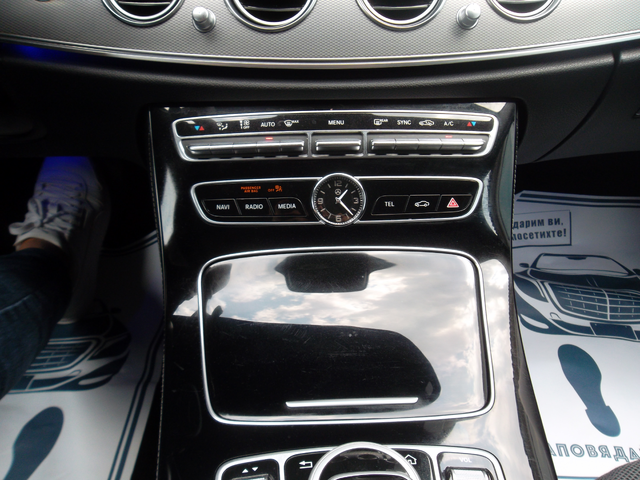 Mercedes-Benz E 220 4matic AMG line - автомобили, коли, обяви за нови и употребявани 9