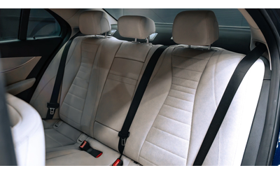 Mercedes-Benz E 220 * 4Matic* 360* lane assist* лизинг* AMG Line - автомобили, коли, обяви за нови и употребявани 15