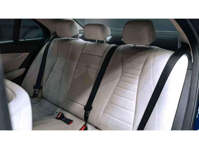 Mercedes-Benz E 220 * 4Matic* 360* lane assist* лизинг* AMG Line - автомобили, коли, обяви за нови и употребявани 15