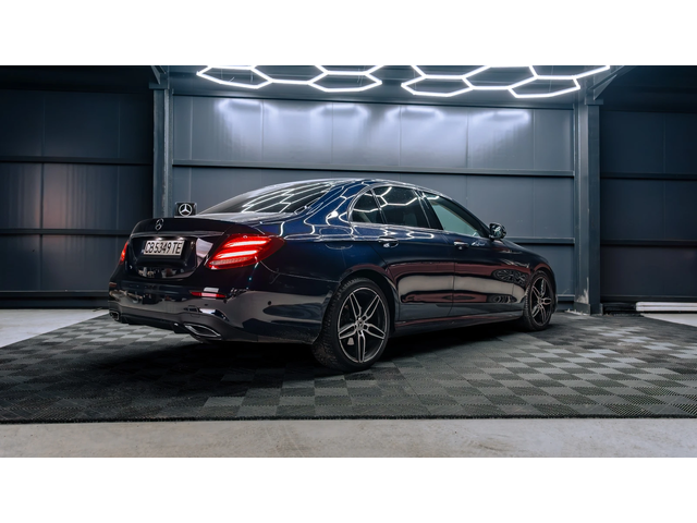 Mercedes-Benz E 220 * 4Matic* 360* lane assist* лизинг* AMG Line - автомобили, коли, обяви за нови и употребявани 3