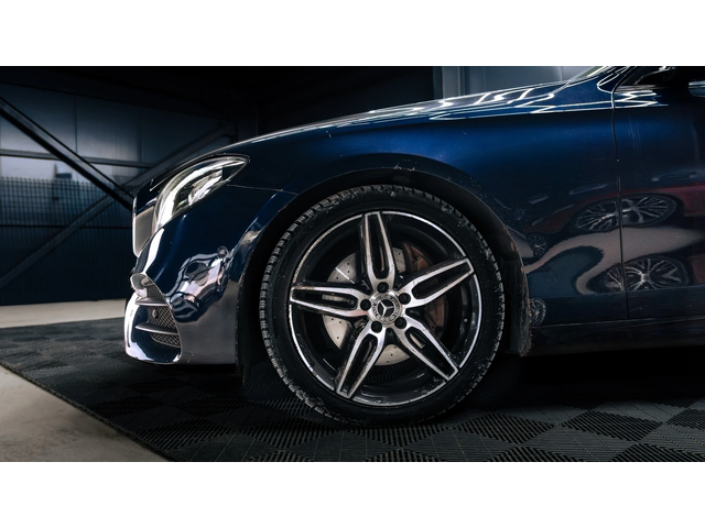 Mercedes-Benz E 220 * 4Matic* 360* lane assist* лизинг* AMG Line - автомобили, коли, обяви за нови и употребявани 5