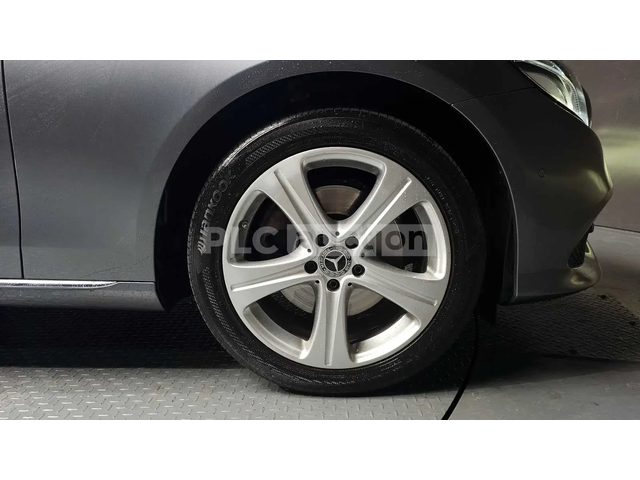 Mercedes-Benz E 220 ПОДГРЕВИ * ПАНО * HEAD-UP * KEYLESS - автомобили, коли, обяви за нови и употребявани 4