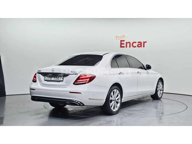 Mercedes-Benz E 220 ПОДГРЕВИ * ШИБИДАХ * 2 КЛЮЧА * KEYLESS * BURMESTER - автомобили, коли, обяви за нови и употребявани 1