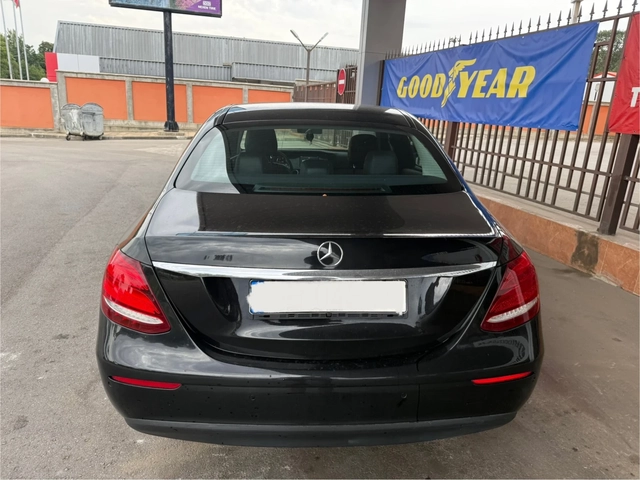 Mercedes-Benz E 220 AMG* 9G* Кожа* Камера - автомобили, коли, обяви за нови и употребявани 4