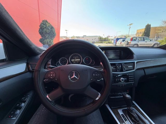 Mercedes-Benz E 220 Автоматик* Алкантара* УНИКаТ - автомобили, коли, обяви за нови и употребявани 10