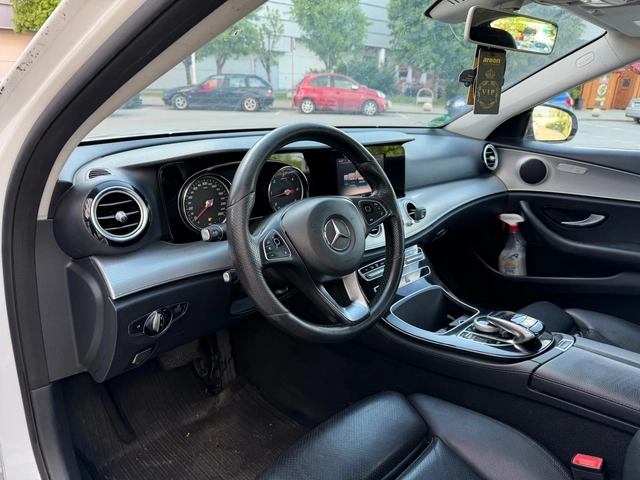 Mercedes-Benz E 220 AMG* 9G* LED* Бяла* Перла - автомобили, коли, обяви за нови и употребявани 13