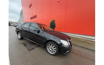 mercedes-benz-e-220 - 1
