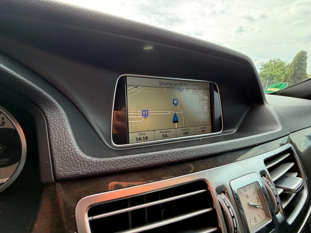 Mercedes-Benz E 220 AMG* LED* 9G* Euro6* FACELIFT - автомобили, коли, обяви за нови и употребявани 13