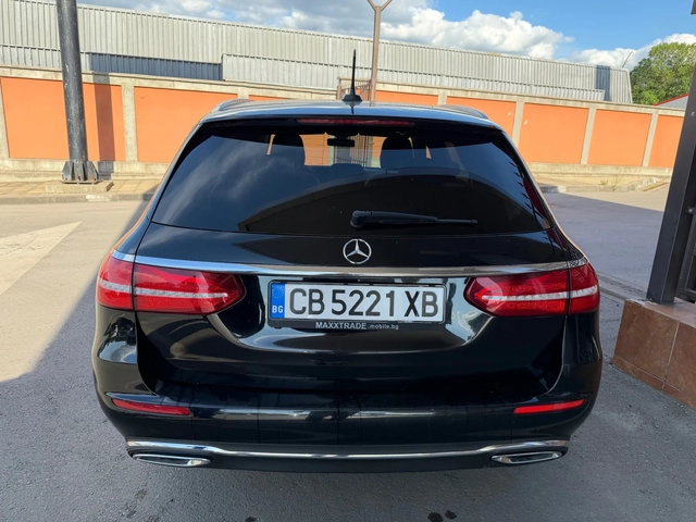 Mercedes-Benz E 220 AMG* LED* 9G* NaVi* КОжА* Камера - автомобили, коли, обяви за нови и употребявани 4