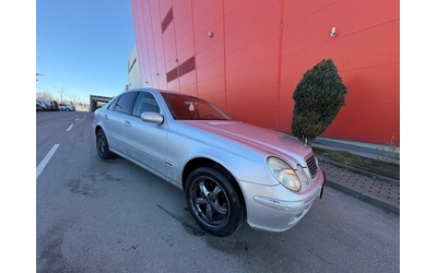mercedes-benz-e-220 - 1