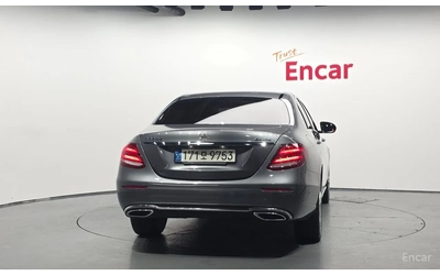 mercedes-benz-e-220 - 1