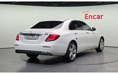 mercedes-benz-e-220 - 1