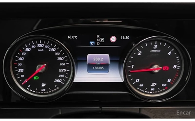 mercedes-benz-e-220 - 5