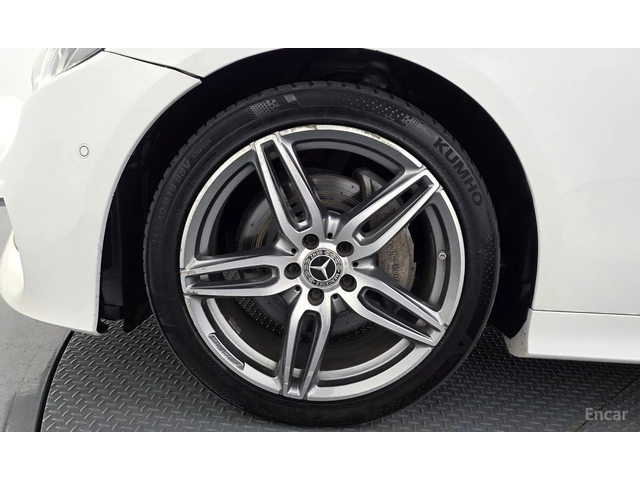 Mercedes-Benz E 220 d Coupe AMG Line* BURMESTER* ХЕДЪП* PANORAMA* - автомобили, коли, обяви за нови и употребявани 4