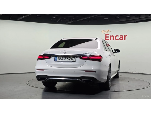 Mercedes-Benz E 220 d* 4MATIC* AMG-LINE* DISTRONIC* КАМЕРА* HUD* - автомобили, коли, обяви за нови и употребявани 3