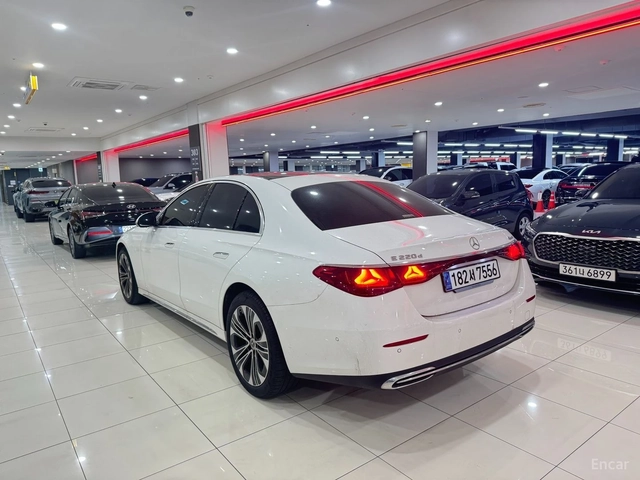 Mercedes-Benz E 220 4MATIC EXCLUSIVE* КОЖА* ОБДУХВ* НАВИ* ПАНО* 360 - автомобили, коли, обяви за нови и употребявани 1