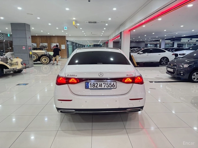 Mercedes-Benz E 220 4MATIC EXCLUSIVE* КОЖА* ОБДУХВ* НАВИ* ПАНО* 360 - автомобили, коли, обяви за нови и употребявани 3