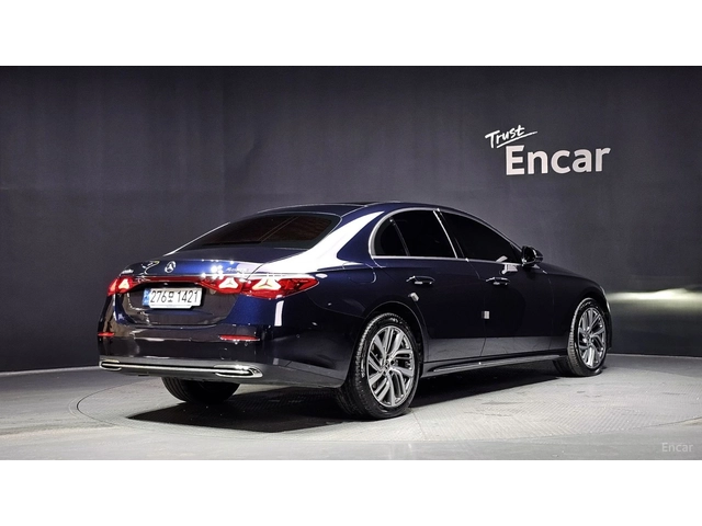 Mercedes-Benz E 220 ПАМЕТ* ПОДГРЕВ* ОБДУХВАНЕ* 360 КАМЕРА* ДИСТРОНИК - автомобили, коли, обяви за нови и употребявани 1