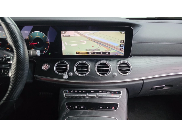 Mercedes-Benz E 220 4MATIC AMG Line - автомобили, коли, обяви за нови и употребявани 12