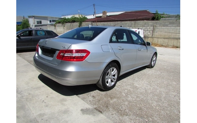 mercedes-benz-e-220 - 4