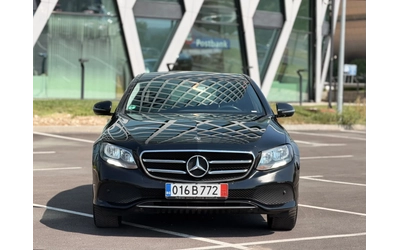 mercedes-benz-e-220 - 1
