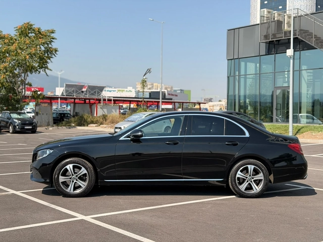 Mercedes-Benz E 220 Лизинг През Уникредит по 250 евро на месец - автомобили, коли, обяви за нови и употребявани 4