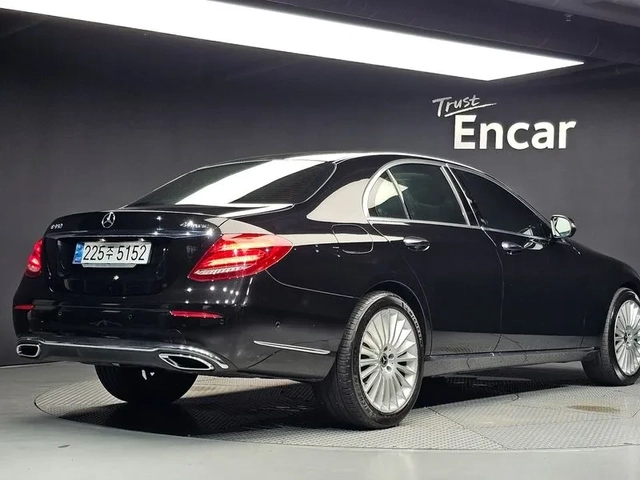 Mercedes-Benz E 220 D 4Matic Exclusive - САМО 30% АВАНС - автомобили, коли, обяви за нови и употребявани 1