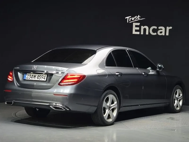 Mercedes-Benz E 220 D 4Matic - САМО 30% АВАНС - автомобили, коли, обяви за нови и употребявани 1