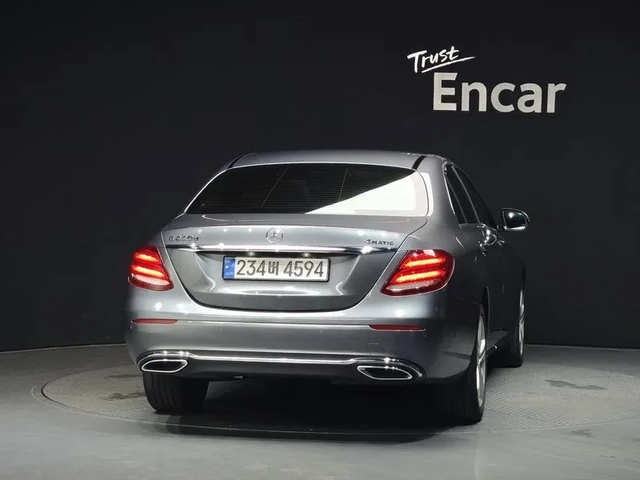 Mercedes-Benz E 220 D 4Matic - САМО 30% АВАНС - автомобили, коли, обяви за нови и употребявани 3