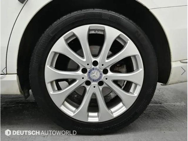 Mercedes-Benz E 220 D Exclusive - САМО 30% АВАНС - автомобили, коли, обяви за нови и употребявани 4