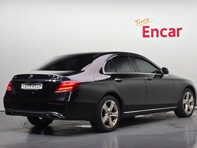 Mercedes-Benz E 220 D 4Matic - САМО 30% АВАНС - автомобили, коли, обяви за нови и употребявани 1