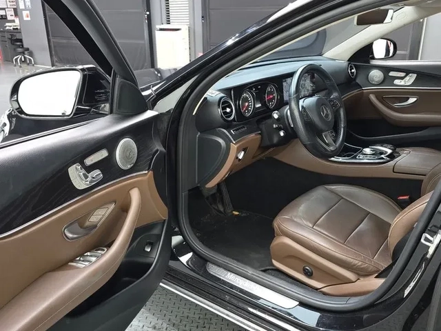 Mercedes-Benz E 220 D 4Matic - САМО 30% АВАНС - автомобили, коли, обяви за нови и употребявани 9