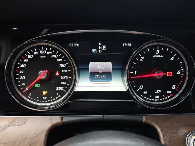 Mercedes-Benz E 220 D 4Matic - САМО 30% АВАНС - автомобили, коли, обяви за нови и употребявани 7