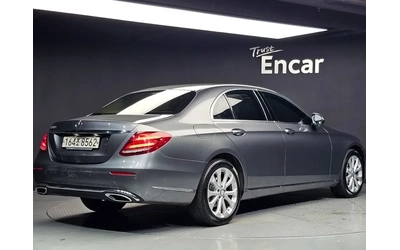 mercedes-benz-e-220 - 1