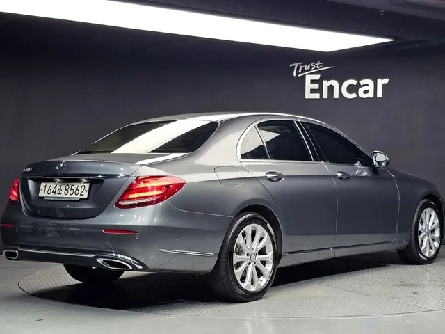 Mercedes-Benz E 220 D Exclusive - САМО 30% АВАНС - автомобили, коли, обяви за нови и употребявани 1