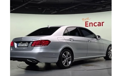mercedes-benz-e-220 - 1