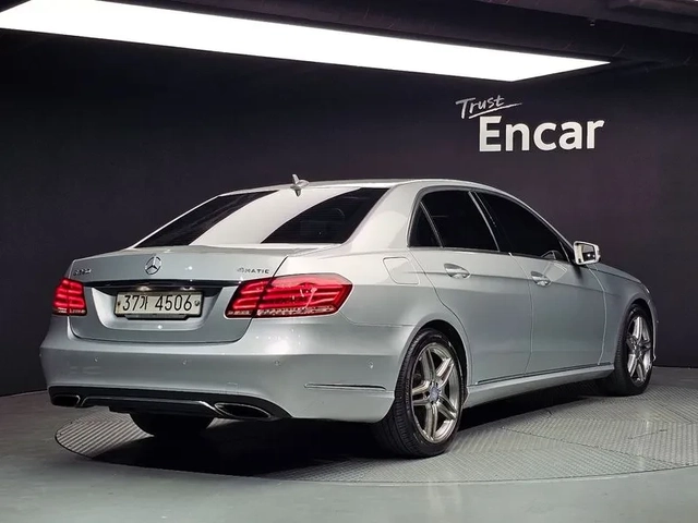 Mercedes-Benz E 220 CDI Avantgarde - САМО 30% АВАНС! - автомобили, коли, обяви за нови и употребявани 1
