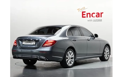 mercedes-benz-e-220 - 1