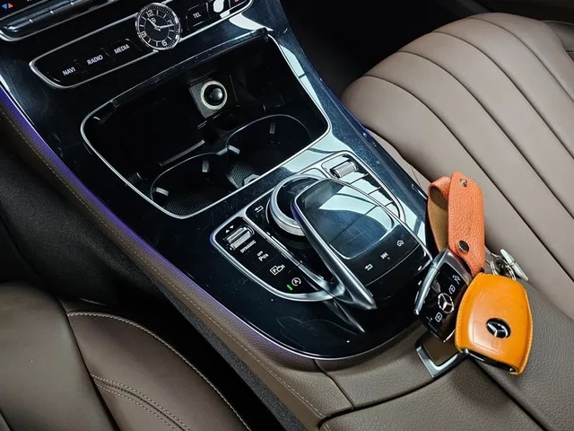 Mercedes-Benz E 220 CDI Avantgarde - САМО 30% АВАНС! - автомобили, коли, обяви за нови и употребявани 8