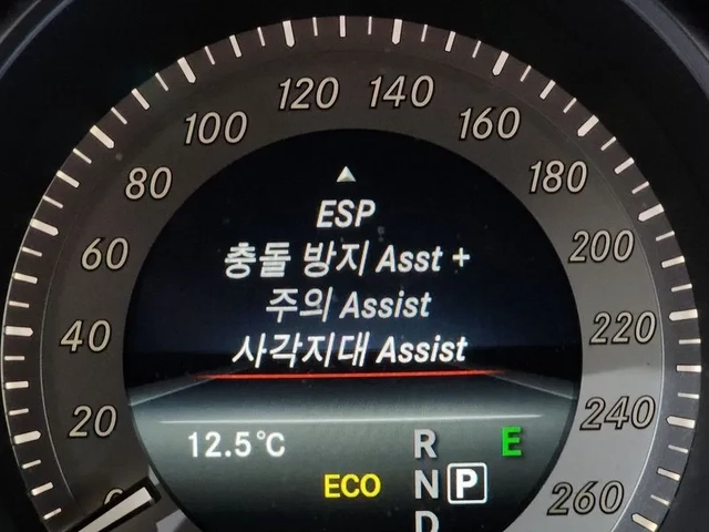 Mercedes-Benz E 220 - автомобили, коли, обяви за нови и употребявани 14