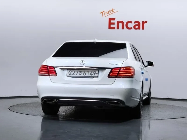 Mercedes-Benz E 220 - автомобили, коли, обяви за нови и употребявани 3
