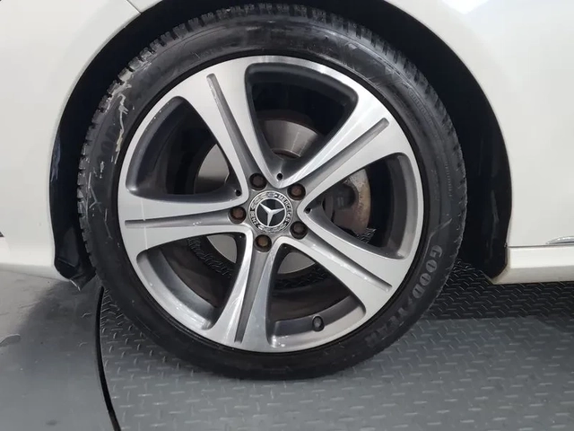 Mercedes-Benz E 220 - автомобили, коли, обяви за нови и употребявани 4