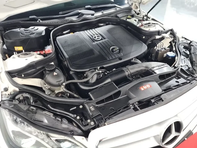 Mercedes-Benz E 220 - автомобили, коли, обяви за нови и употребявани 5