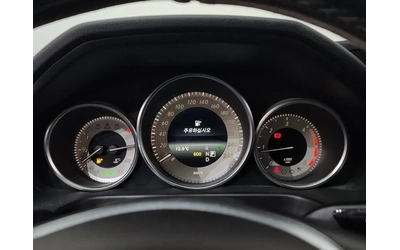 Mercedes-Benz E 220 - автомобили, коли, обяви за нови и употребявани 7